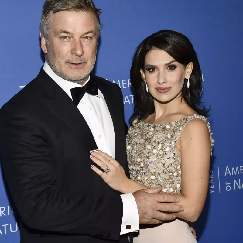 Médico Recomienda a Alec Baldwin Hacerse una Vasectomía Después de Cada Parto de Hilaria Baldwin. Toca aquí para obtener más detalles.