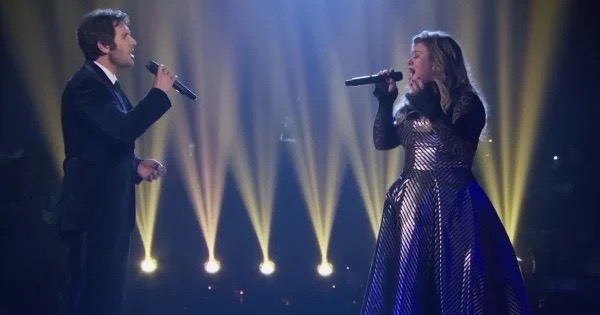 Dúo Inolvidable: La Impactante Actuación de Josh Groban y Kelly Clarkson te Dejará Sin Aliento. ¡Mira Aquí!