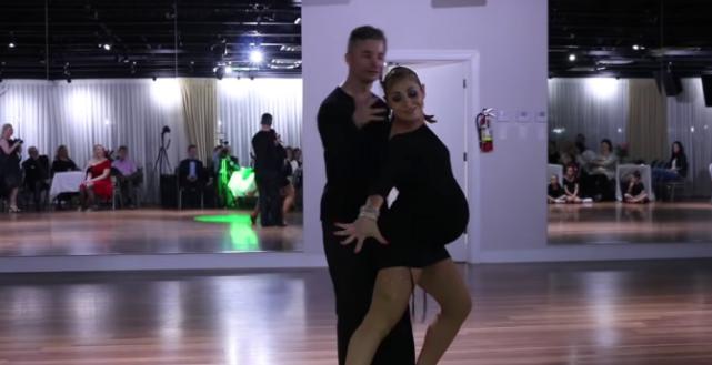 La bailarina embarazada dejó a todos impresionados con su actuación.