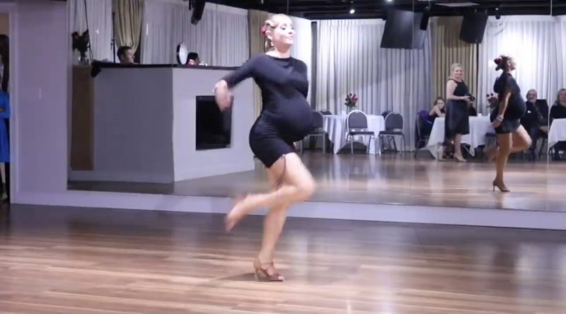 La bailarina embarazada dejó a todos impresionados con su actuación.