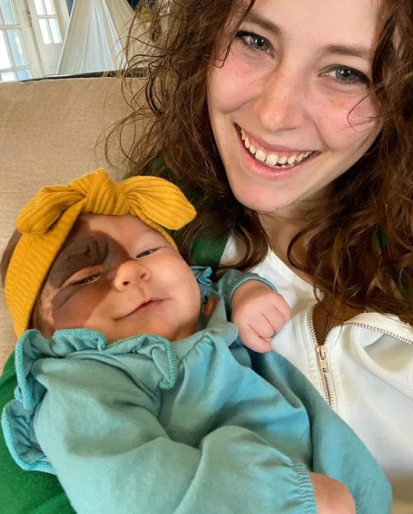 "Ella puede hacer cualquier cosa." Mamá comparte la belleza de la marca de nacimiento de su hija con el mundo.