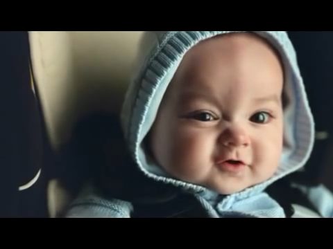 Observar a un grupo de bebés haciendo sus "caras de hacer caca" en cámara lenta es oro puro.