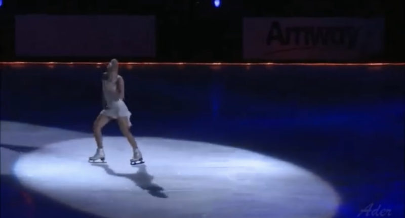 Absolutamente impresionante: Patinadores artísticos cautivan a la audiencia con su actuación de "Sound of Silence".
