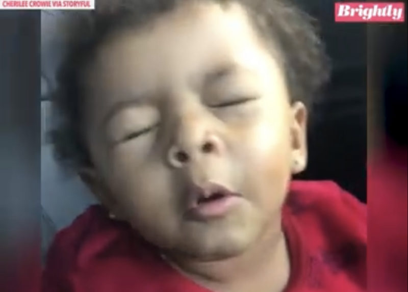 Pequeña estrella ilumina Internet: la adorable interpretación de 'Dancing With A Stranger' de una niña de 2 años se hace viral.