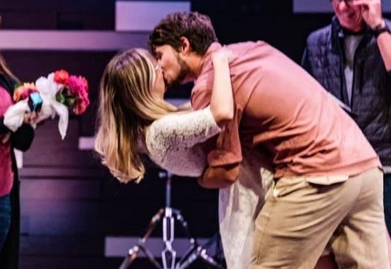 En la alegría y en la tristeza: los recién casados realizaron su ceremonia de bodas apenas unas horas antes de que la novia se sometiera a un trasplante de corazón.