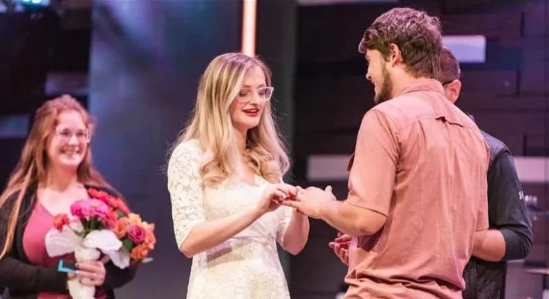 En la alegría y en la tristeza: los recién casados realizaron su ceremonia de bodas apenas unas horas antes de que la novia se sometiera a un trasplante de corazón.