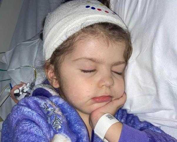 Un niño de siete años con una condición que se consideraba incurable sorprende a los médicos.