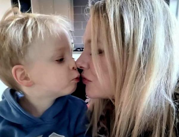 Un bebé herido y prematuro, al que solo le dieron un 10% de posibilidades de sobrevivir, de manera asombrosa superó las previsiones y se convirtió en un "genio".