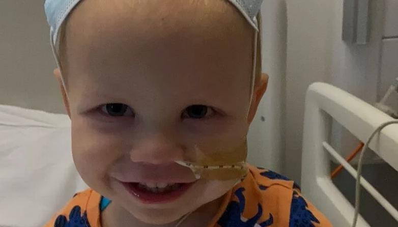 El niño al que se le diagnosticó cáncer milagrosamente se encontró libre de la enfermedad.