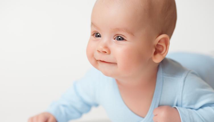 La niña pronunció su primera palabra a las 11 semanas. Seguro que querrás ver el video, y te será difícil resistirte a sonreír