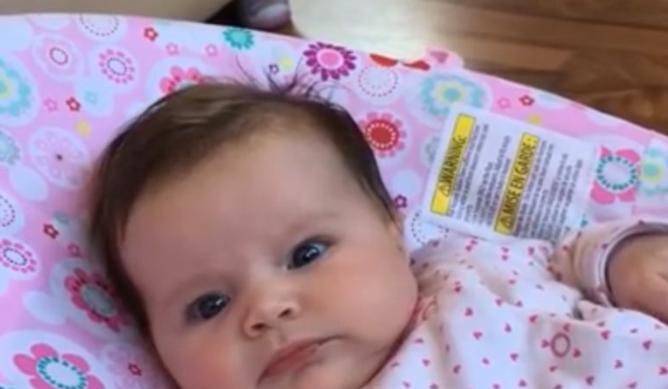 La niña pronunció su primera palabra a las 11 semanas. Seguro que querrás ver el video, y te será difícil resistirte a sonreír