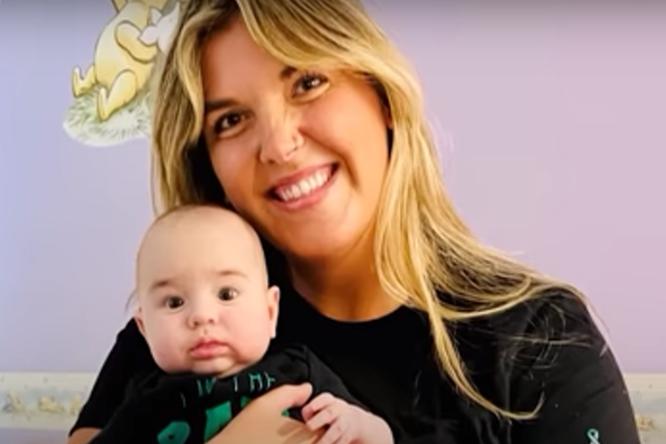Enfermera, o "hada madrina", así como madrina, todos estos roles coincidieron casualmente en una mujer para un bebé que necesitaba ayuda.
