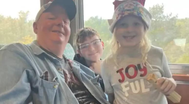 "Paseo en tren se convierte en un salvavidas gracias a un encuentro casual con la persona adecuada."