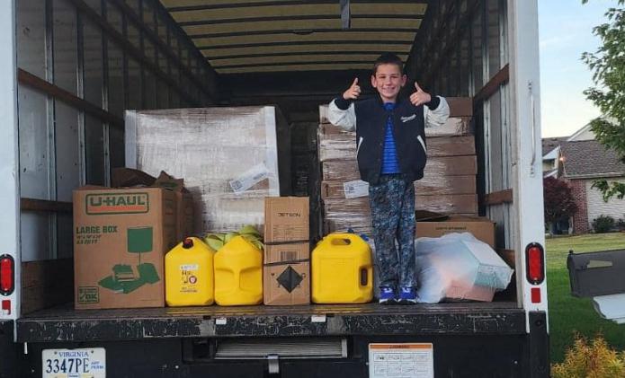 El niño de siete años decidió utilizar los fondos de su alcancía para ayudar a las personas afectadas por el huracán, y su acción generó una ola de bondad y admiración.