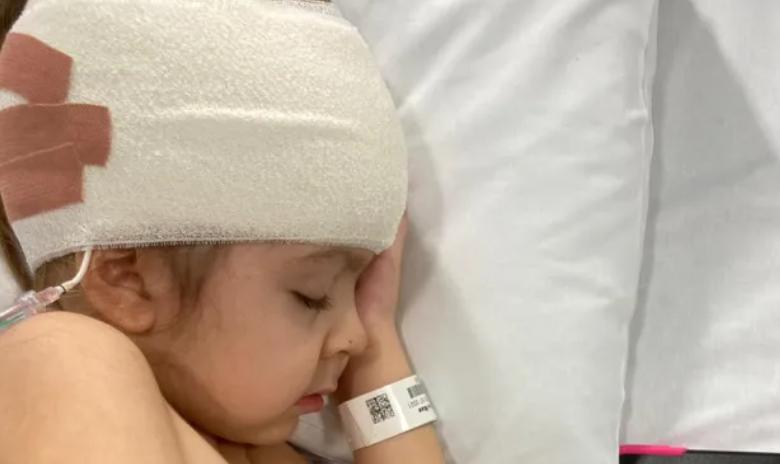 Un niño de siete años con una condición que se consideraba incurable sorprende a los médicos.