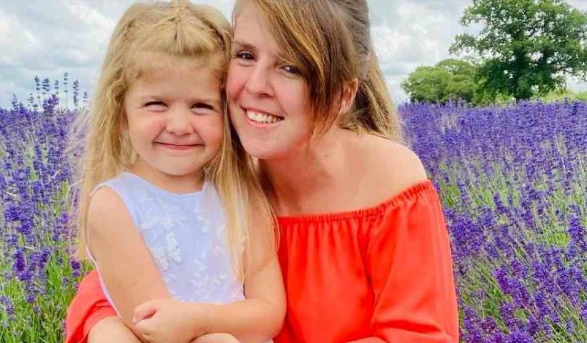 Un niño de siete años con una condición que se consideraba incurable sorprende a los médicos.