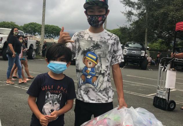 Un valiente chico de 13 años encuentra una forma de ayudar a otros niños a ingresar a la universidad.