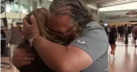 Una mujer encuentra a su hermano biológico solo después de que los resultados de una prueba de ADN dan un vuelco a su vida.
