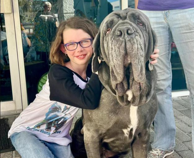 Esta pequeña amante de los animales y su puesto de limonada están cambiando las vidas de los animales en el refugio.