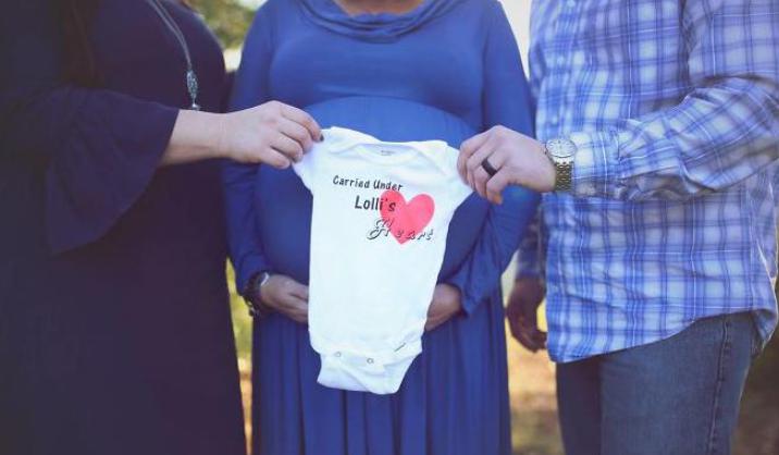 La abuela decidió ayudar a su hijo y su esposa llevando a su nieto a través de la gestación subrogada, lo que se convirtió en un increíble acto de amor y sacrificio por su familia.