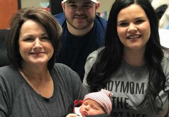 La abuela decidió ayudar a su hijo y su esposa llevando a su nieto a través de la gestación subrogada, lo que se convirtió en un increíble acto de amor y sacrificio por su familia.