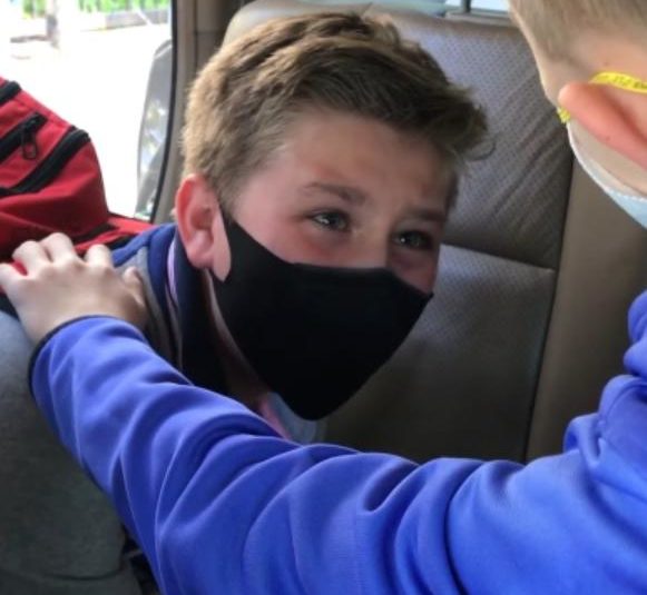 "Justo como en un cuento de hadas". Los mejores amigos de 11 años organizaron el encuentro más conmovedor.