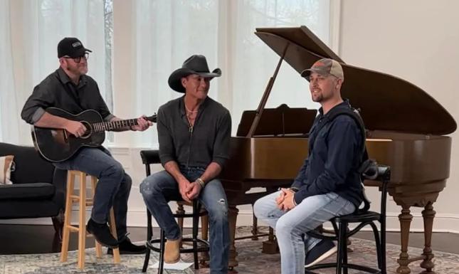 Tim McGraw se reunió con la familia en Nashville en respuesta al sincero deseo del padre moribundo.