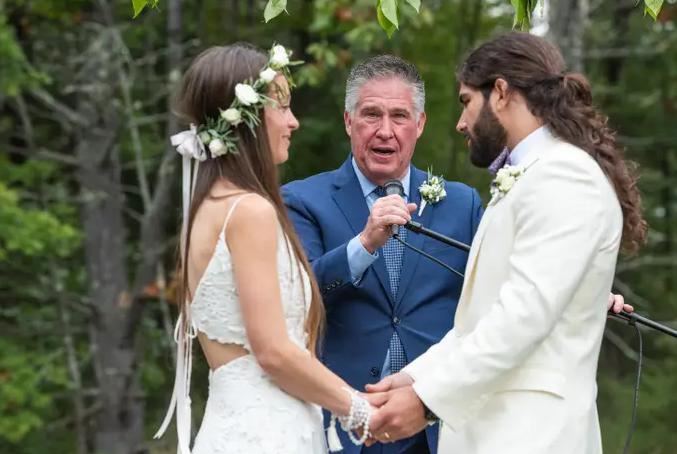 El increíble gesto de la novia impresionó no solo al futuro esposo, sino también a todos los invitados presentes.