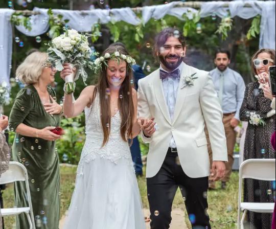 El increíble gesto de la novia impresionó no solo al futuro esposo, sino también a todos los invitados presentes.