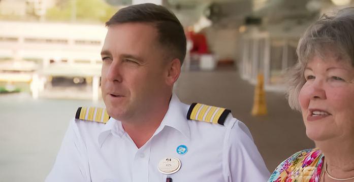 Observa cómo esta pareja de ancianos decidió vivir a bordo de un crucero. Este es su 51º crucero.