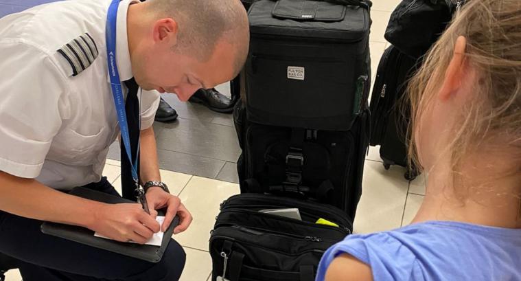 "¡Qué maravilloso gesto realizó el capitán de la aerolínea al escribir una carta a el Hada de los Dientes para la niña!"