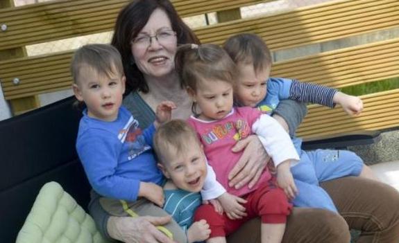 Después de dar a luz a cuatro hijos, la vida de la mujer cambió.