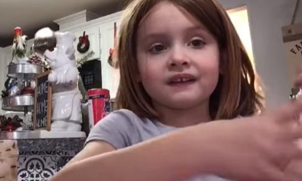 El padre bailó felizmente en un video que su hija grabó, sin sospechar que ella lo enviaría a su maestro. En la actualidad, su talento es muy apreciado.