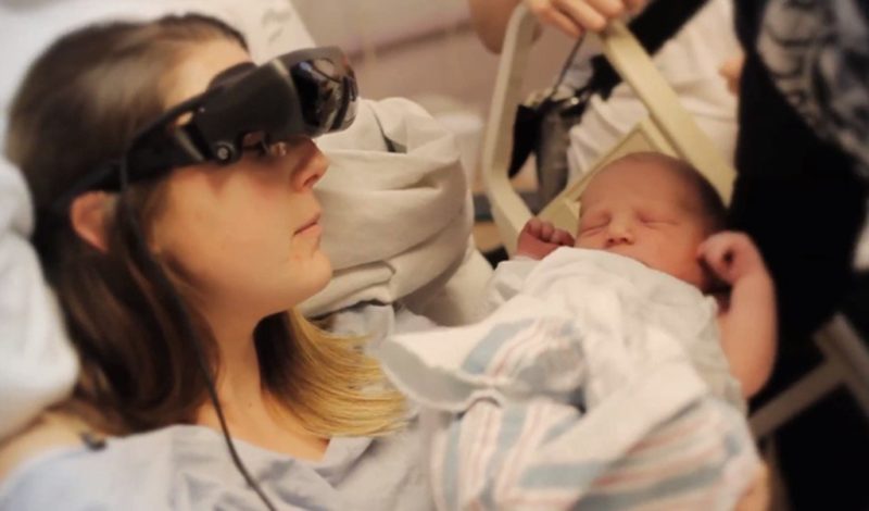 Un milagro de la tecnología: una madre ciega vio a su bebé recién nacido.