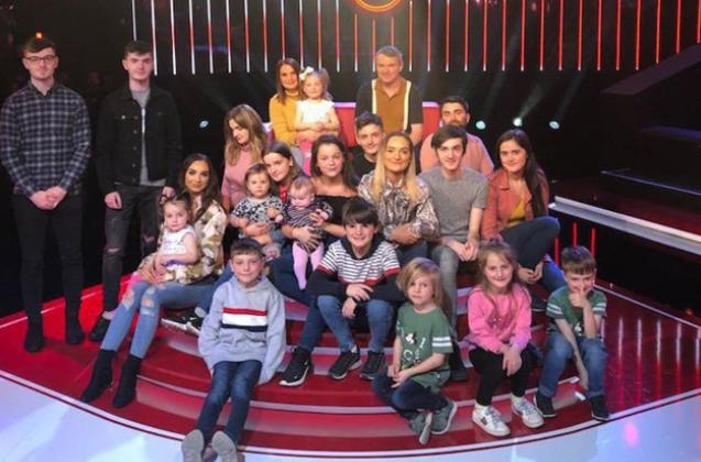 La familia está compuesta por 21 miembros, y así es cómo viven. Veamos cómo es el 22º miembro de la familia, que nació recientemente.