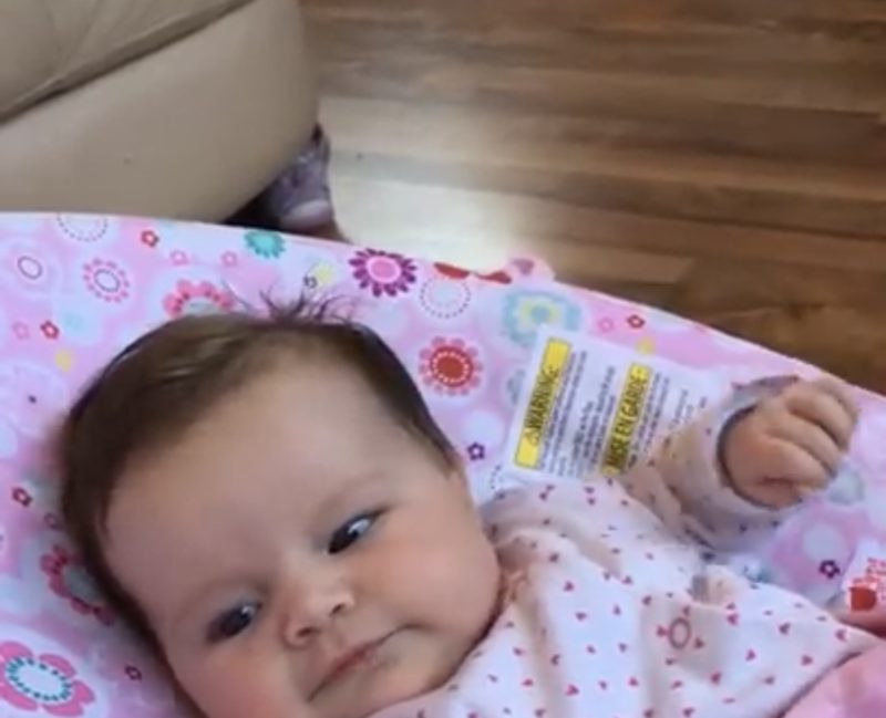Niña dice su primera palabra a las 11 semanas. Tienes que verla y no podrás ocultar tu sonrisa.