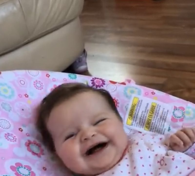 Niña dice su primera palabra a las 11 semanas. Tienes que verla y no podrás ocultar tu sonrisa.