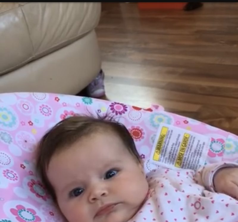 Niña dice su primera palabra a las 11 semanas. Tienes que verla y no podrás ocultar tu sonrisa.
