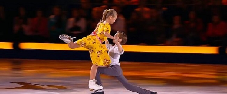 Los pequeños estaban patinando y bailando tan bien que todos quedaron asombrados. Su baile cautivó a muchos.