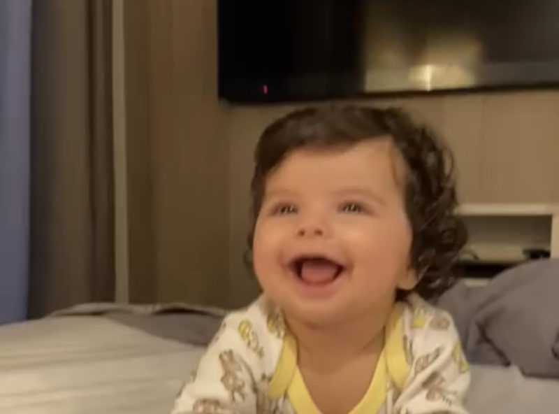 Los padres pusieron a la niña frente a una difícil elección, haciendo reír a Internet. Miren su video y sonreirán.