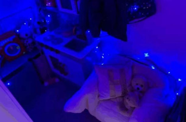 La madre hizo un rincón acogedor para su hija. Observa cómo reaccionó la niña.