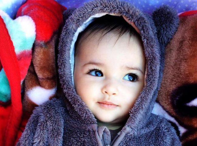 Pequeña ternura: una chica en cuyos ojos puedes ahogarte.