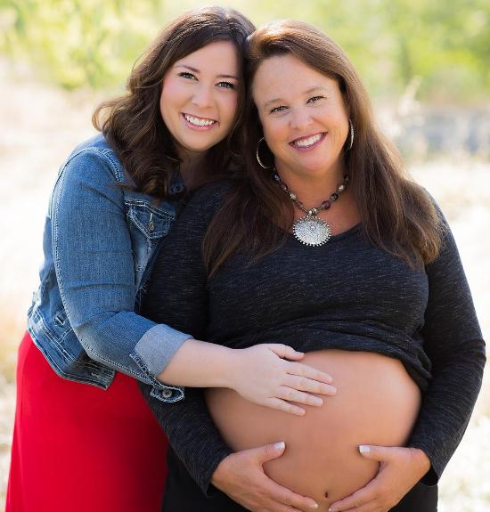 Segundo hijo para la hija: Esta abuela de California dio a luz a sus nietos ella misma.