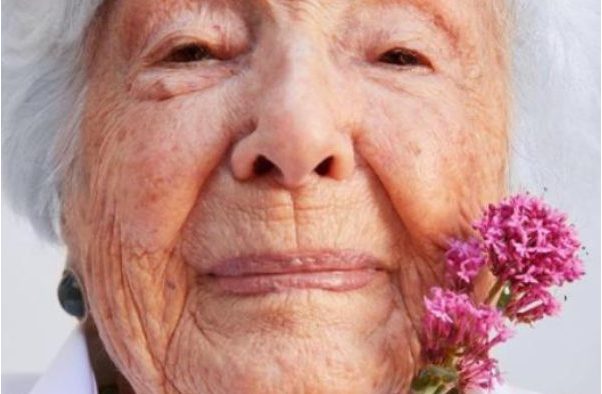 La mujer de 99 años se convirtió en modelo: así es como todo sucedió.