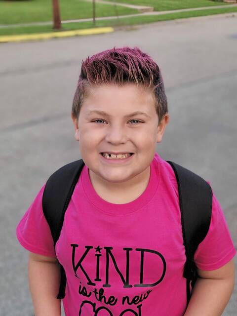 Un niño de cuarto grado fue ridiculizado por su camiseta rosa: la reacción de la maestra conmocionó a todos