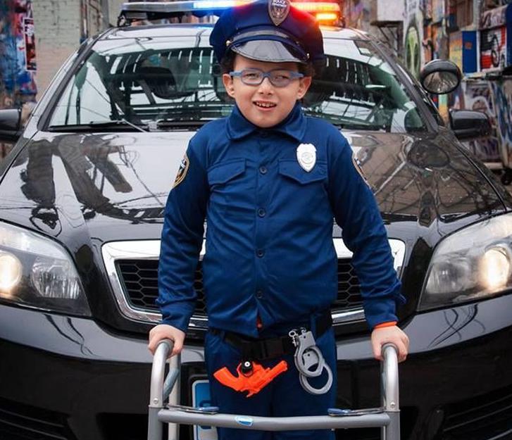 Cómo brillan sus ojos: la policía cumplió el sueño de niños especiales.