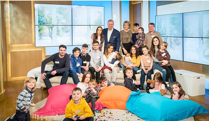 La madre que dio a luz a su vigésimo hijo compartió los secretos de cómo organizó la vida de una familia numerosa.