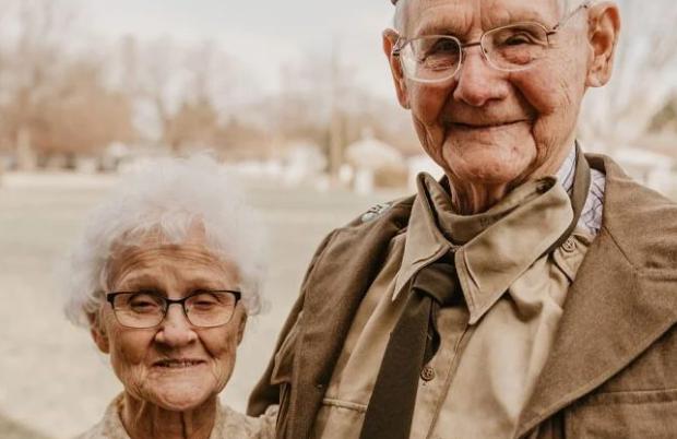 Una sesión de fotos familiar para celebrar 70 años de matrimonio y que llena de calidez el corazón.