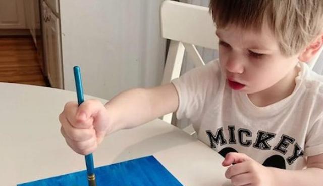 Un niño de tres años que nació prematuro se convirtió en un verdadero prodigio infantil gracias a su asombroso nivel de coeficiente intelectual (IQ).