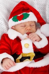 "Hermoso bebé vestido como Santa Claus derretirá tu corazón."